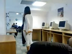 Kéo một cô gái tóc vàng trên phim sex người già một chiếc giường lớn