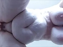 Vẻ đẹp trẻ trung trong phim sex chơi thuốc kích dục latex tự hài lòng